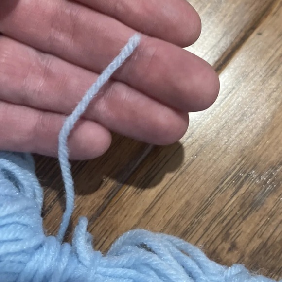 Dusty Blue / Light Blue Yarn 4-Ply 4.5 Ounces Partial Skeins Acrylic Lot Of 2 - Picture 10 of 10